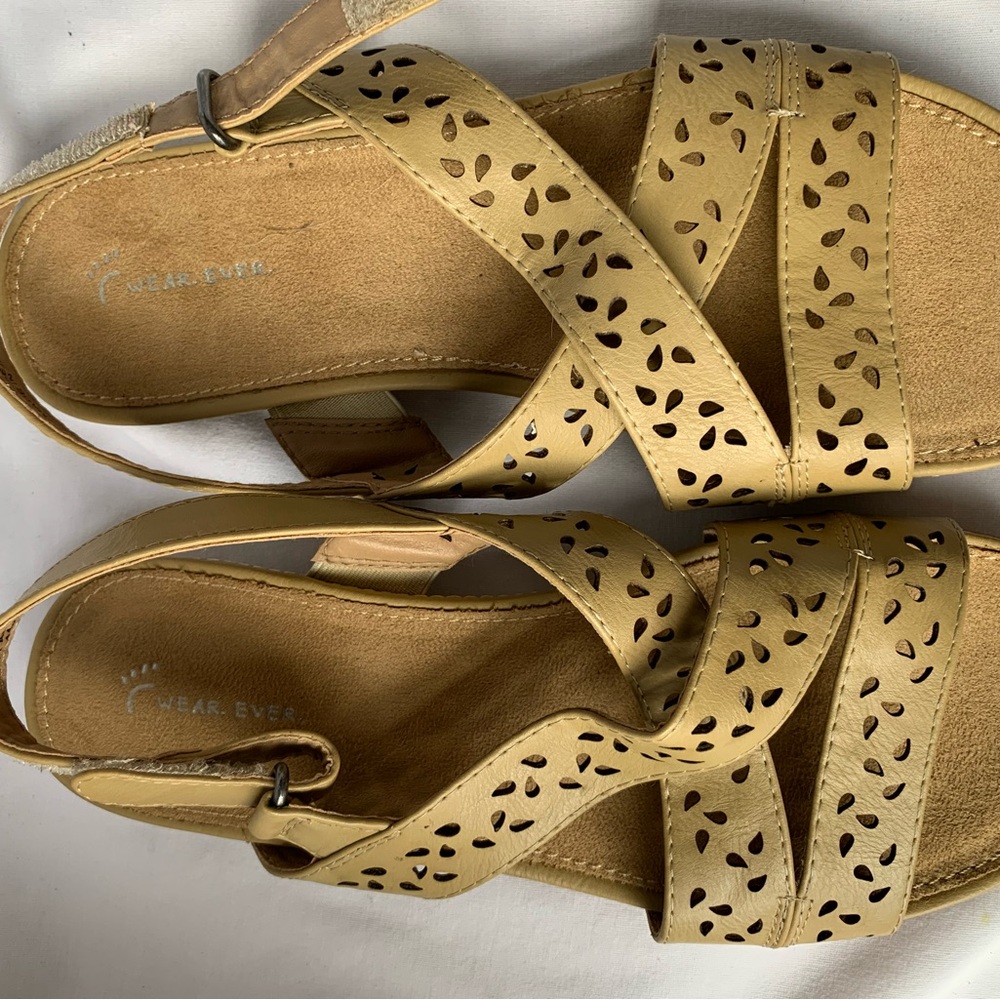 Women's Tan Sandals